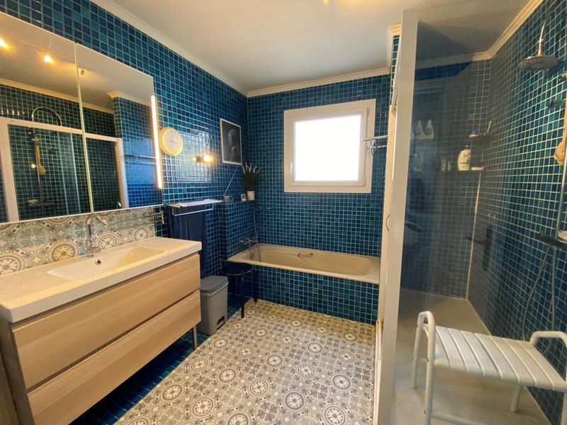 Maison - 230 m² - 10 pièces