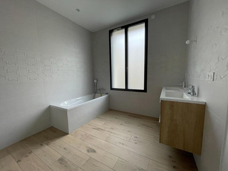 Maison - 222 m² - 8 pièces