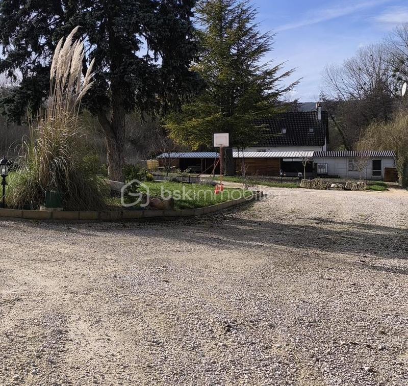 Pavillon - 228 m² - 10 pièces