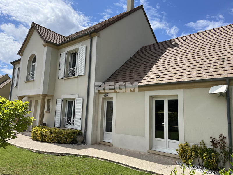 Maison - 215 m² - 8 pièces