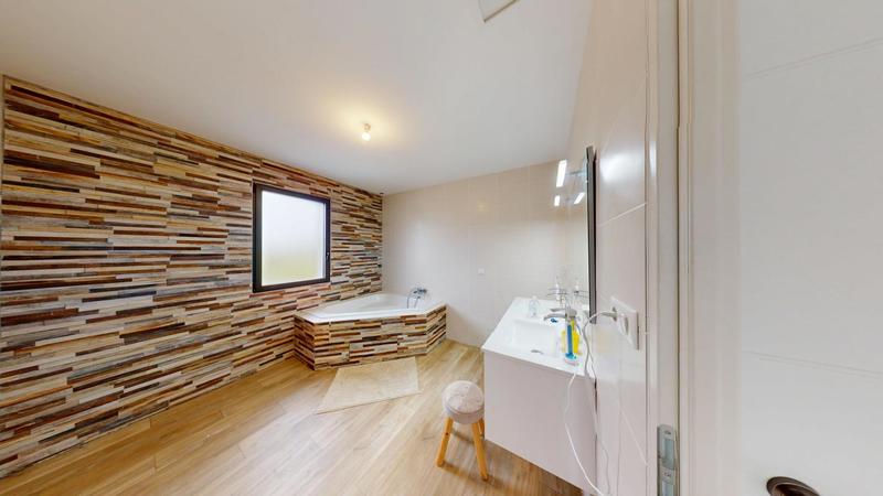 Maison - 182 m² - 6 pièces