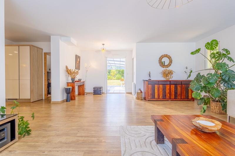 Maison - 205 m² - 6 pièces