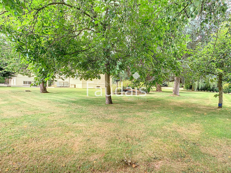 Maison - 198 m² - 8 pièces