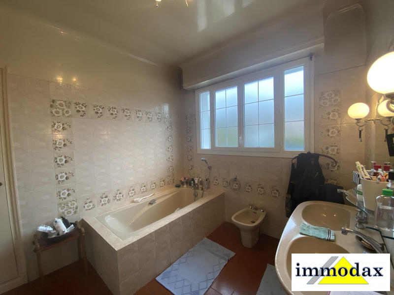 Maison - 450 m² - 10 pièces