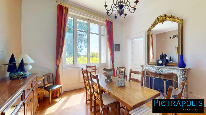 Maison - 251 m² - 9 pièces