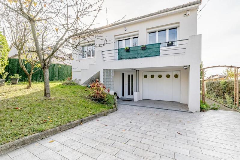 Maison - 200 m² - 8 pièces