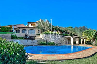 Maison - 385 m² - 9 pièces