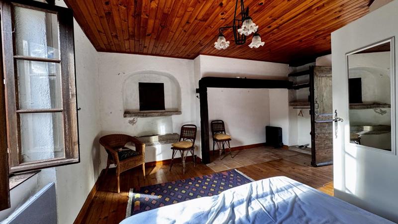 Maison - 220 m² - 9 pièces