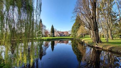 Propriété - 260 m² - 8 pièces