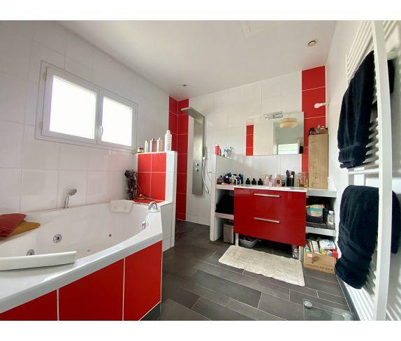 Maison traditionnelle - 139 m² - 6 pièces