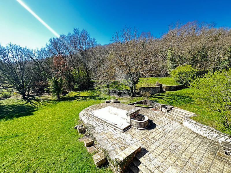 Maison - 358 m² - 7 pièces