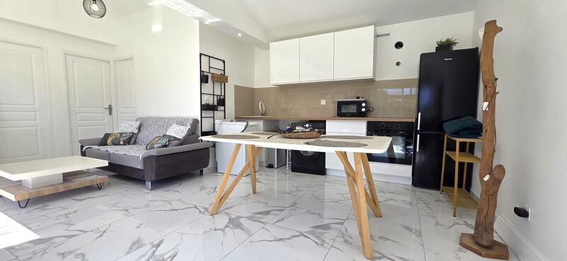 Maison - 180 m² - 7 pièces