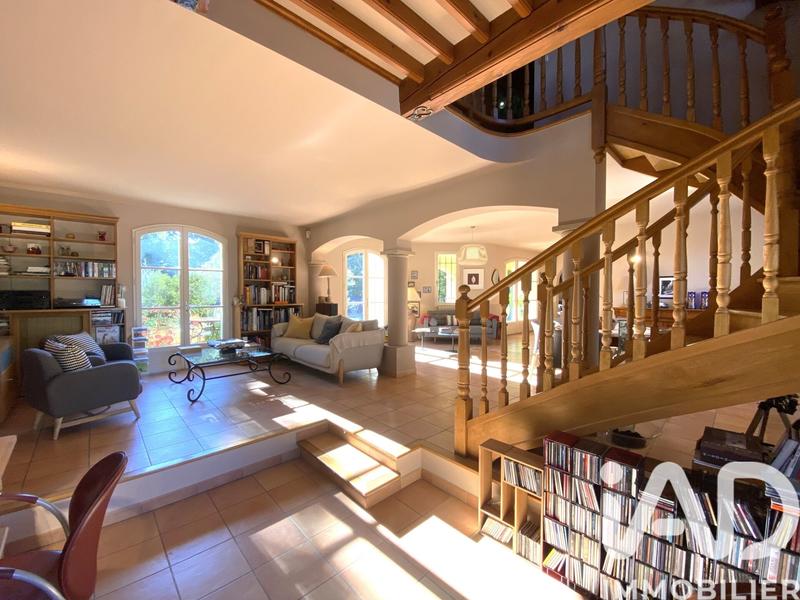 Maison - 204 m² - 7 pièces