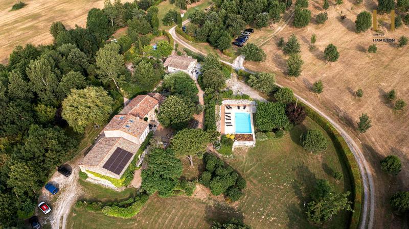 Propriété - 450 m² - 18 pièces