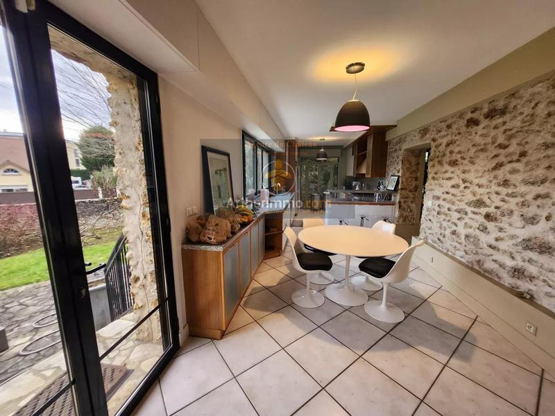 Maison - 254 m² - 10 pièces