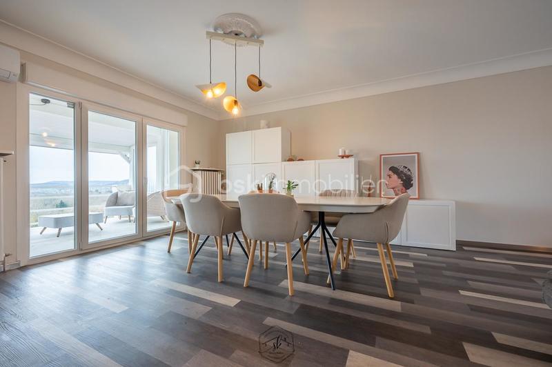 Maison - 166 m² - 8 pièces