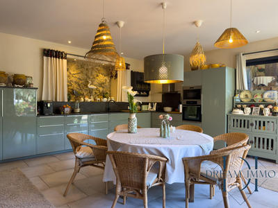 Maison - 260 m² - 7 pièces