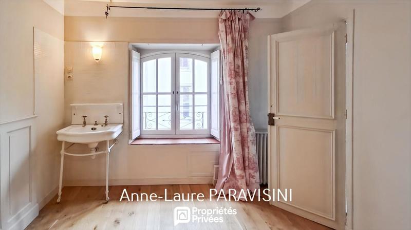 Appartement - 274 m² - 5 pièces