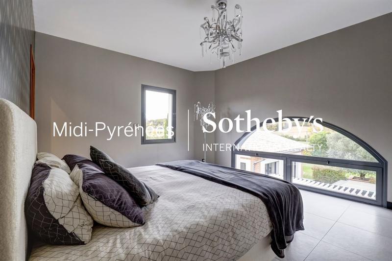 Maison - 320 m² - 9 pièces