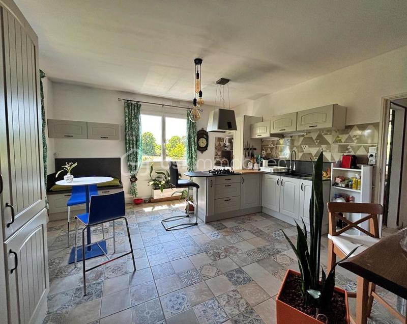 Maison - 240 m² - 9 pièces