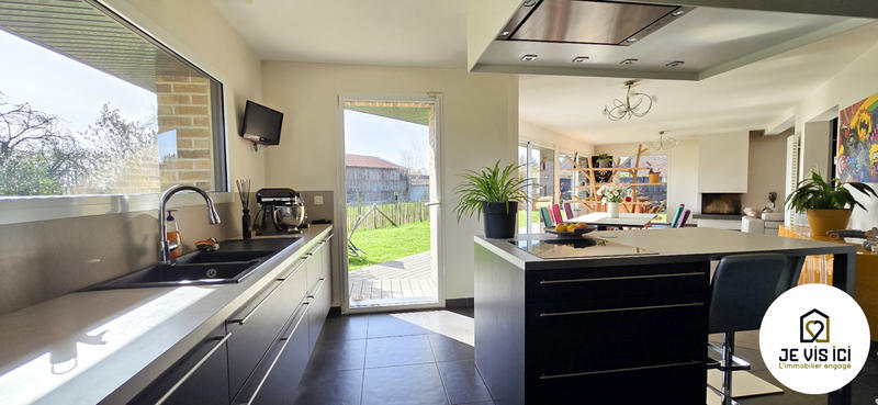 Maison - 199 m² - 8 pièces