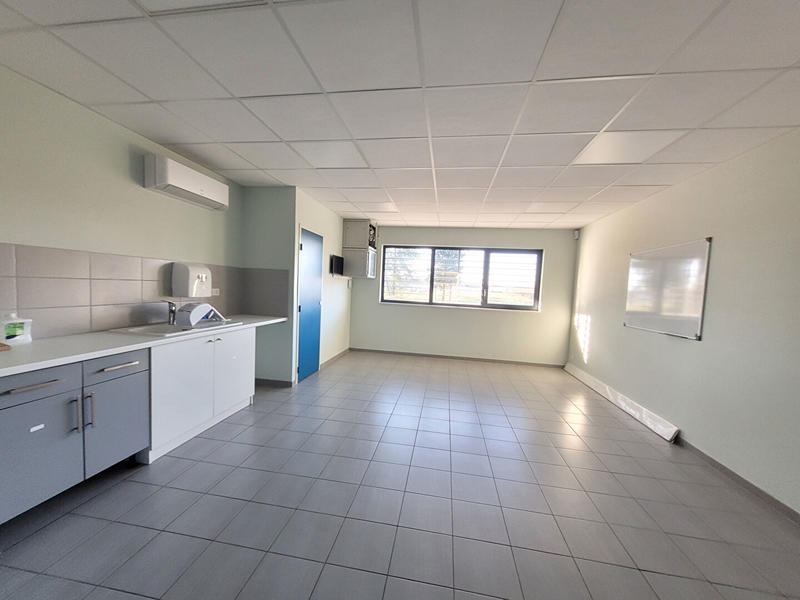 Local d'activité / Entrepôt - 1 204 m²
