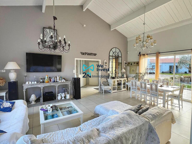 Maison - 204 m² - 7 pièces