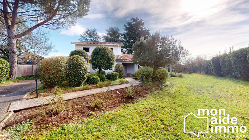 Maison traditionnelle - 170 m² - 6 pièces