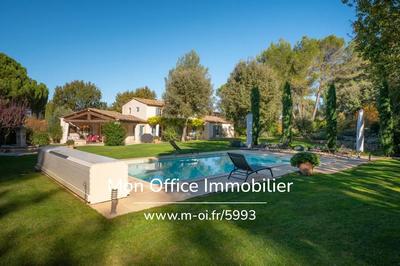 Propriété - 250 m² - 9 pièces