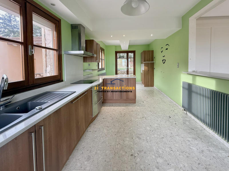 Maison - 220 m² - 8 pièces