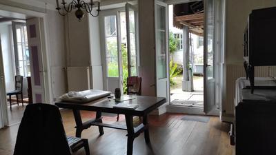 Maison - 242 m² - 8 pièces