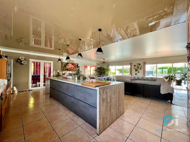 Villa - 215 m² - 8 pièces