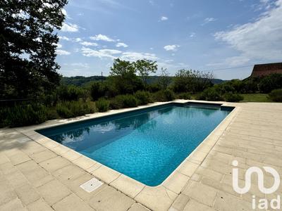 Maison - 200 m² - 7 pièces