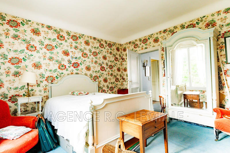 Maison - 300 m² - 12 pièces