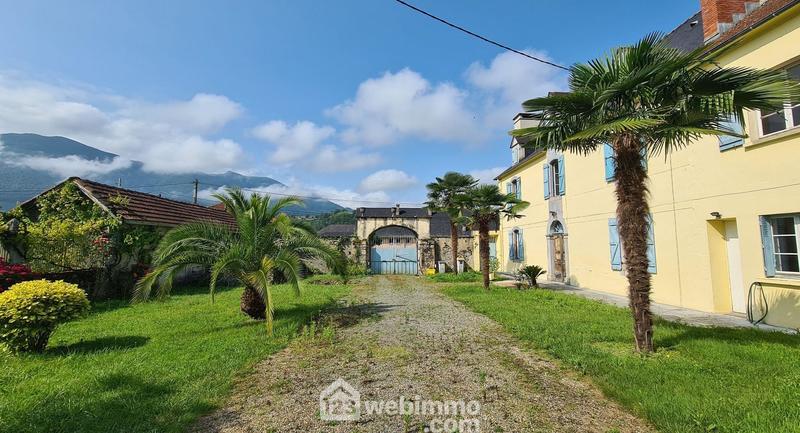 Maison - 324 m² - 10 pièces