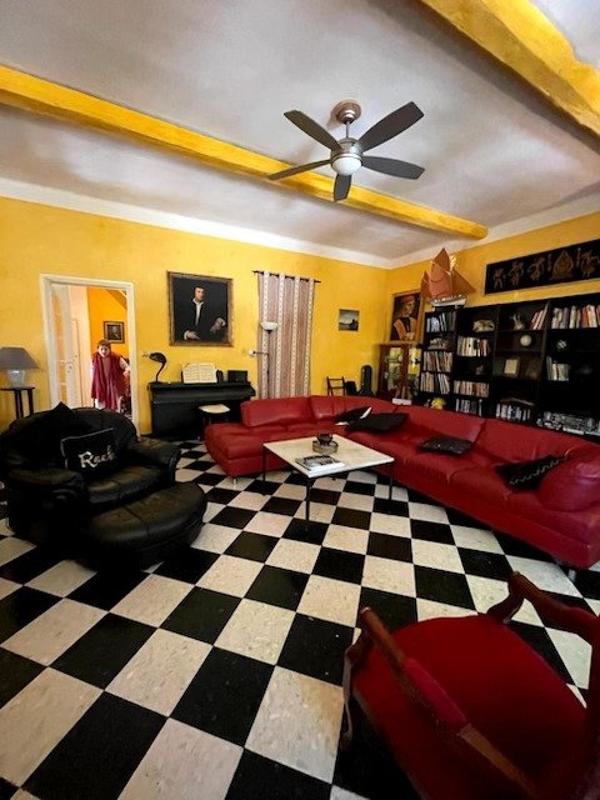 Maison - 250 m² - 7 pièces