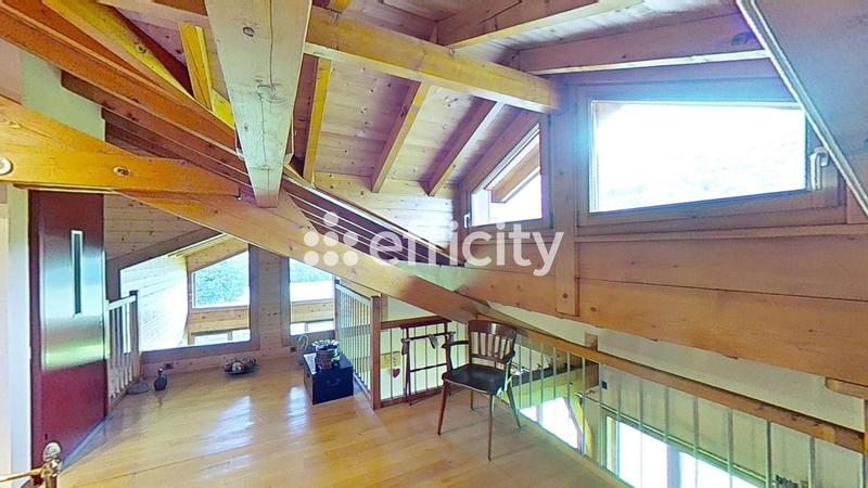 Maison - 260 m² - 10 pièces