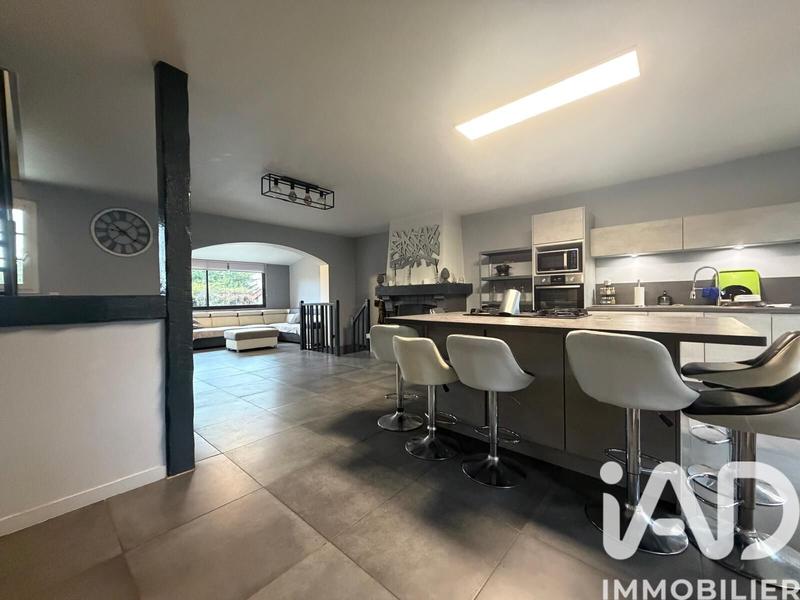 Maison - 180 m² - 8 pièces