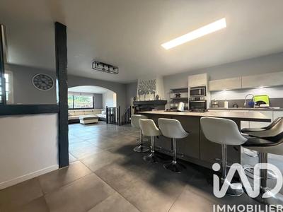 Maison - 180 m² - 8 pièces
