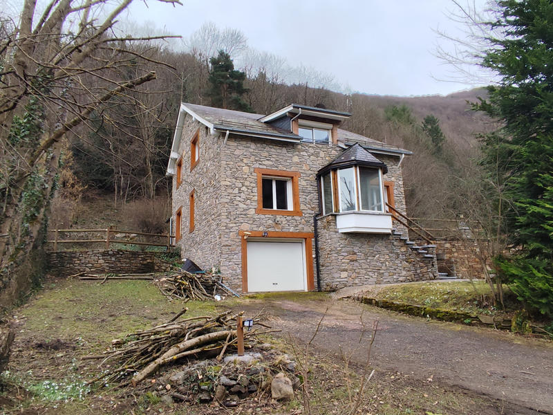 Maison - 238 m² - 6 pièces