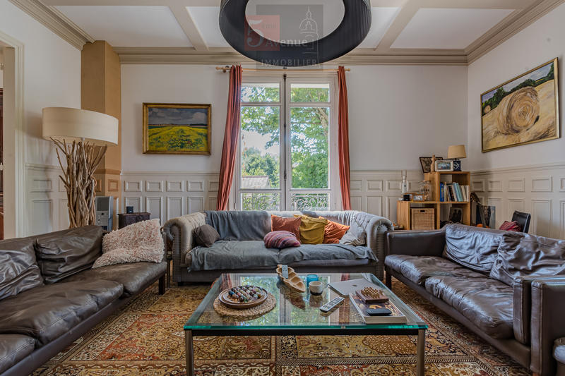 Maison - 300 m² - 9 pièces