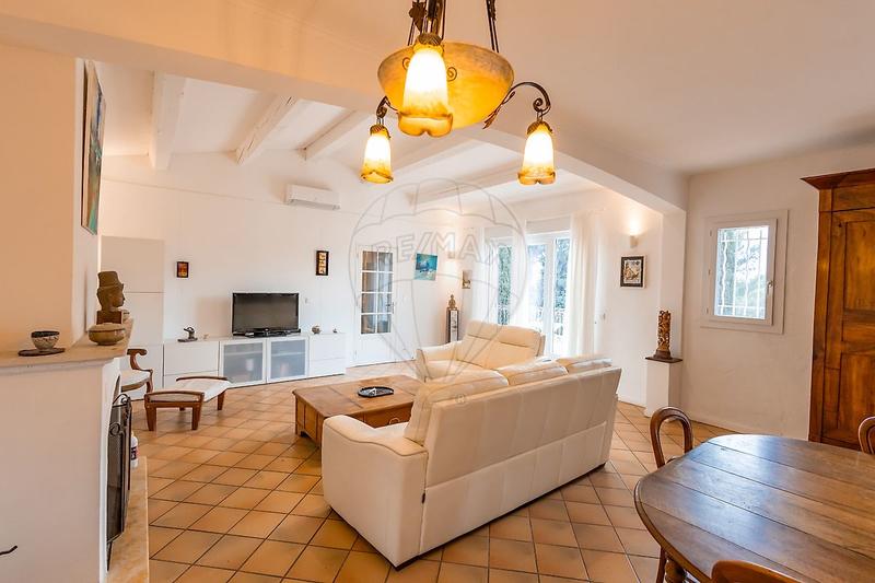 Maison - 218 m² - 8 pièces