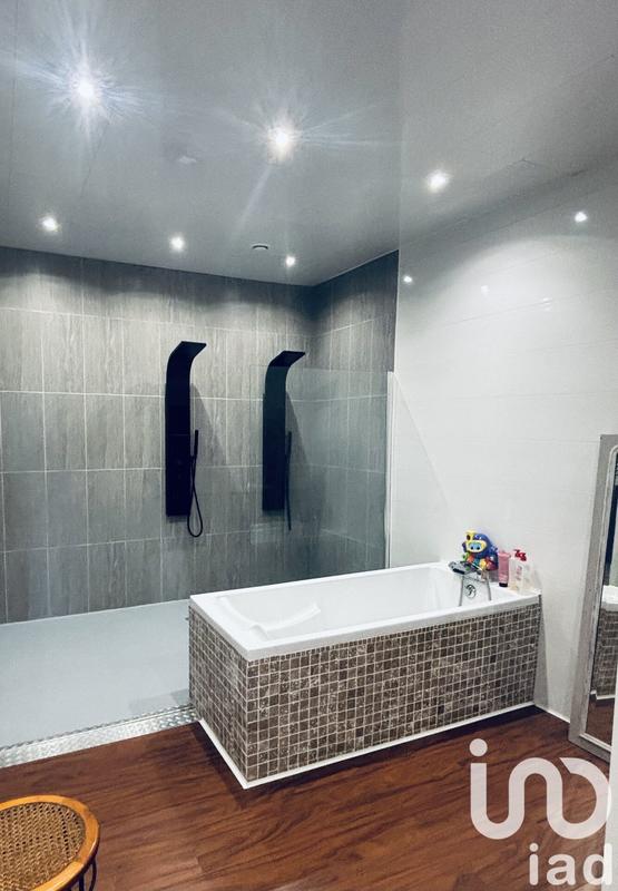 Maison - 200 m² - 5 pièces