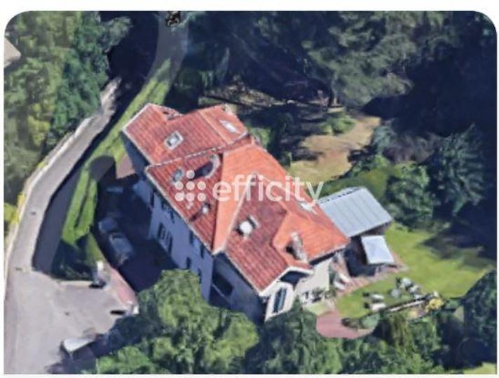 Maison - 210 m² - 7 pièces