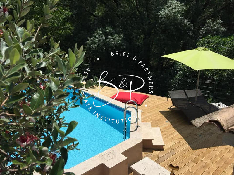 Maison - 272 m² - 9 pièces