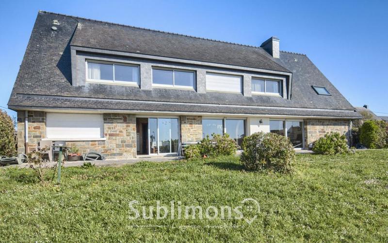 Maison - 220 m² - 9 pièces