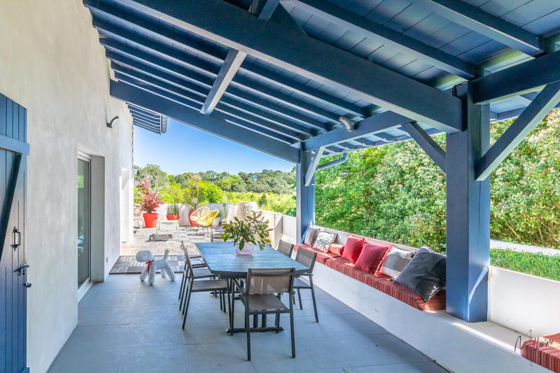 Maison - 330 m² - 9 pièces