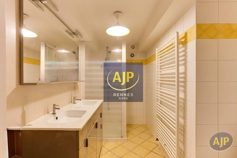 Maison - 220 m² - 10 pièces