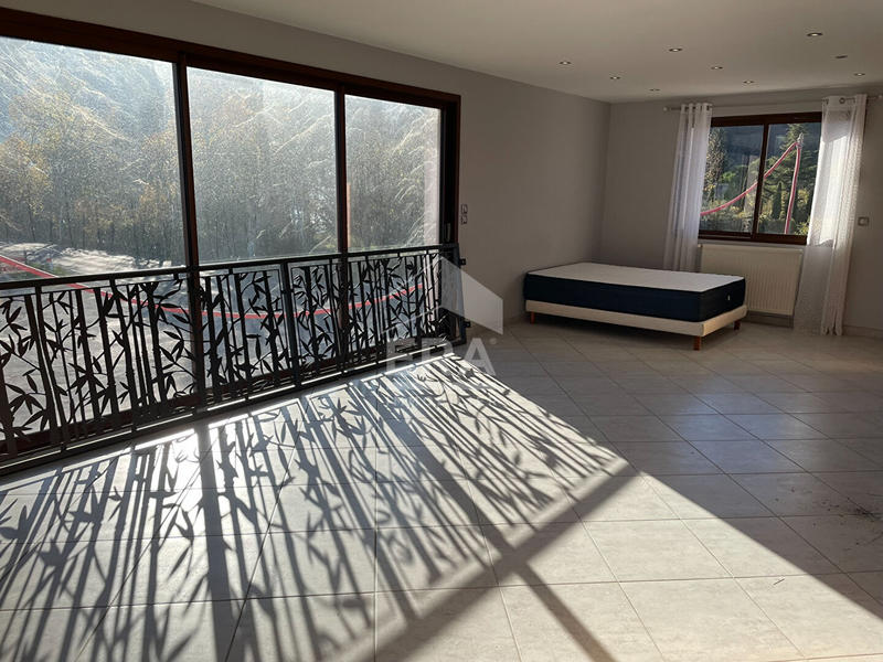 Local commercial - 845 m² - 17 pièces