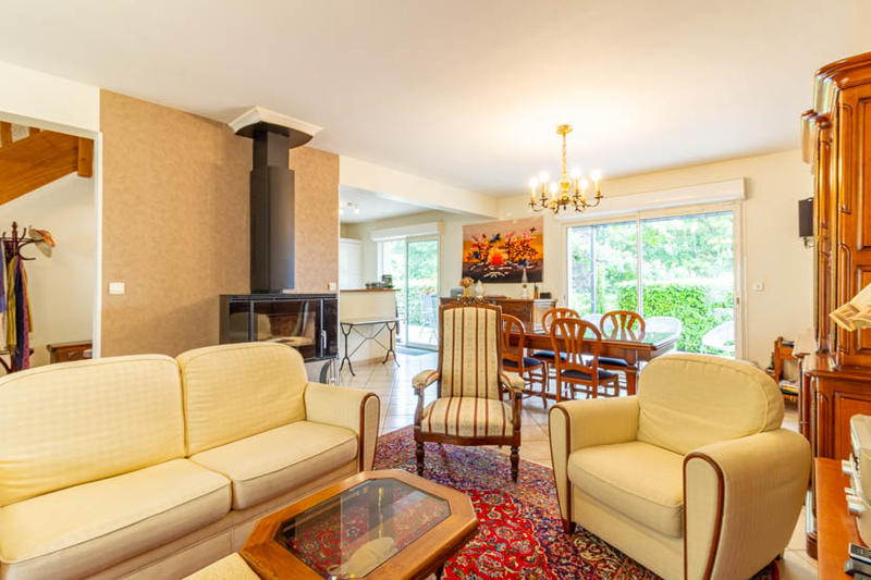 Maison - 235 m² - 7 pièces